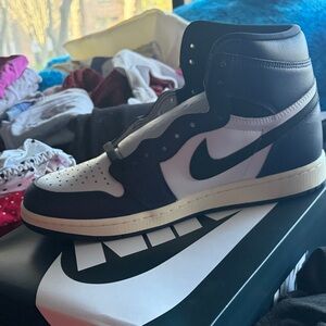 Nike Men's Black and White Sneakers